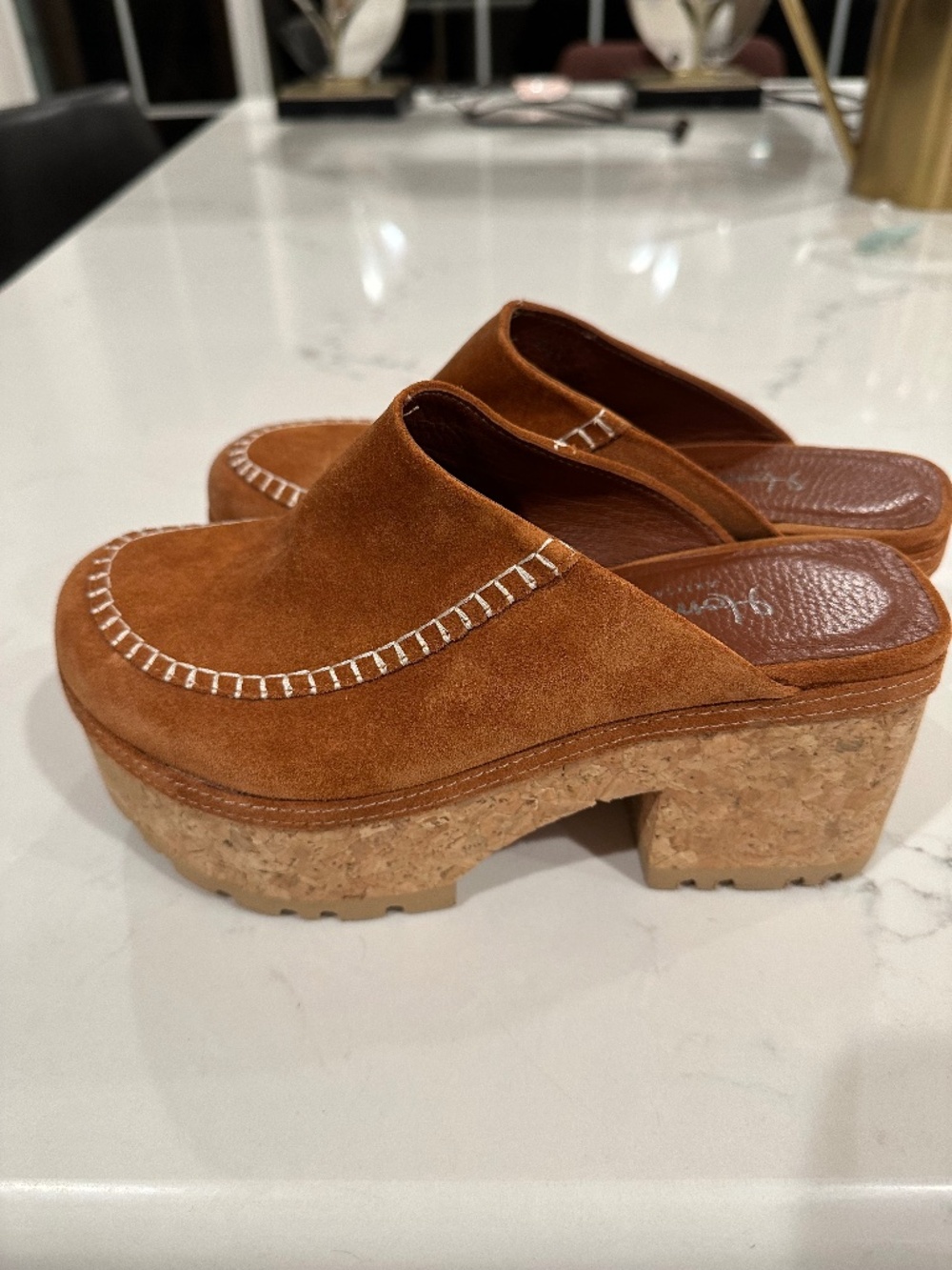 Homers platform suede clog